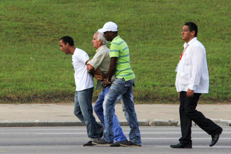 Cubanos detenidos 2